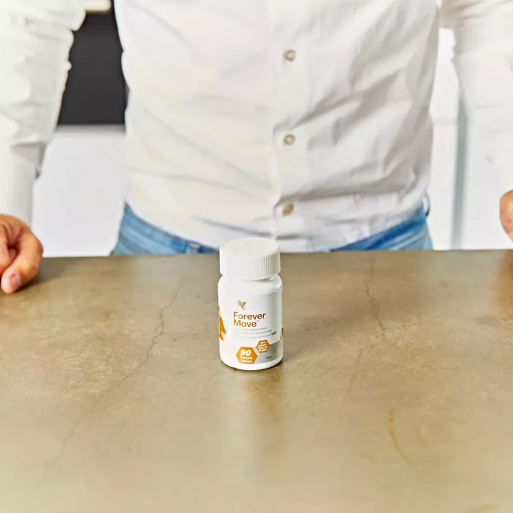 Forever Move posé sur un plan de travail - complément alimentaire pour accompagner la mobilité articulaire au quotidien