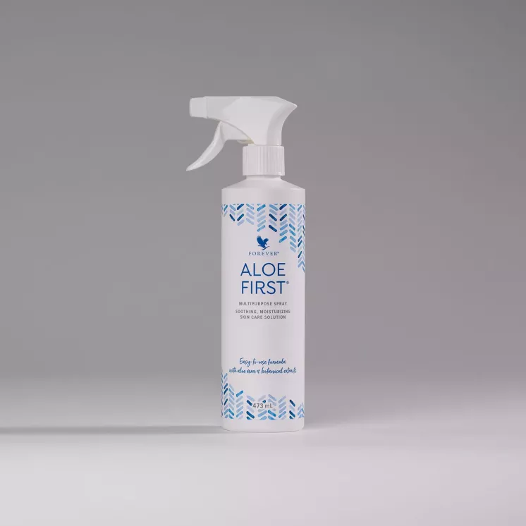 Flacon Forever Aloe First avec pulvérisateur en vue studio