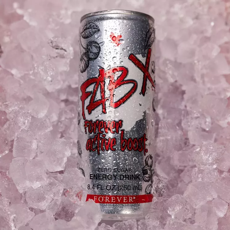 Canette FAB X Forever Active Boost posée sur de la glace