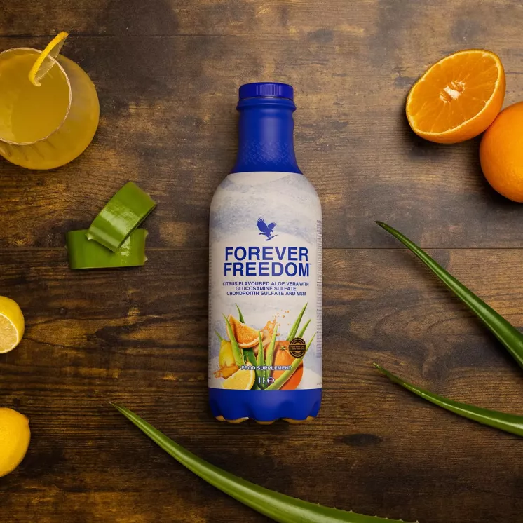 Bouteille de Forever Freedom avec aloe vera, orange, citron et verre